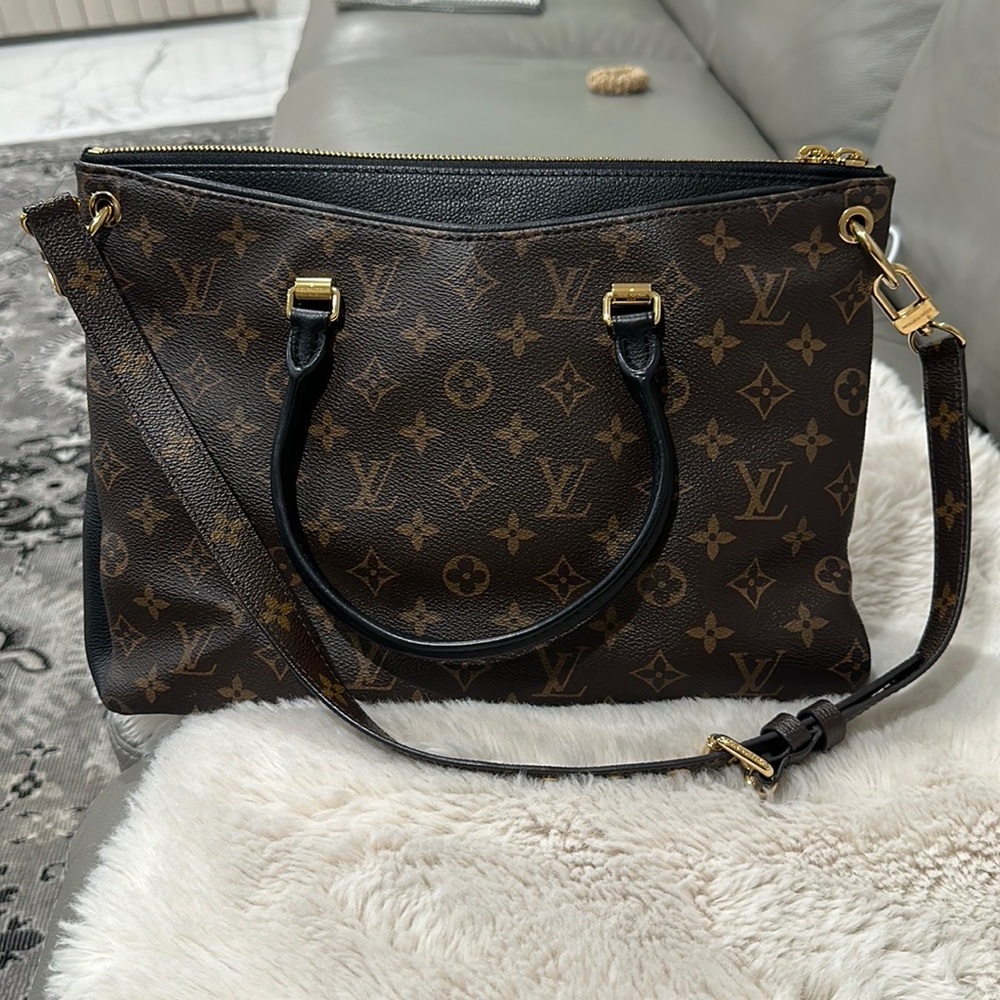 Authentic limited edition discontinued Louis Vuitton Pallas MNG Full NOIR